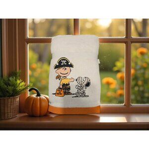NEW Peanuts 16"x26" 2 Pk Hand Towels Embroidered Halloween Charlie Snoopy Pirate